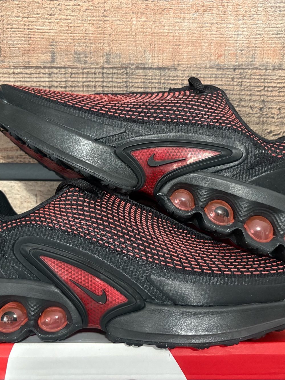 Nike Men’s Black and Red Air Bubble Athletic Sneakers